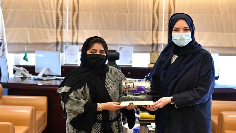 وزارة الصحة كرمتها.. باحثة سعودية تبتكر أكياس دم للكشف عن الفيروسات بتقنية النانو