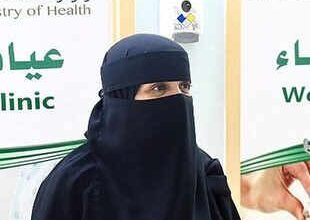 صورة الطبيبة السعودية “لمياء مقبل” تثبت تميزها المهني وتفوقها العلمي