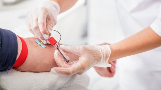 دراسة حديثة: تكرار التبرع بالدم يُقلل من كمية "المواد الكيميائية" الموجودة في مجرى الدم