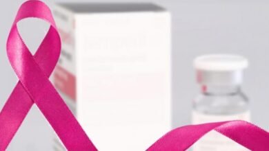 صورة منظمة الغذاء والدواء (FDA) تعطى موافقة لشركة غلاسكو الدوائية لاستخدام عقار “دوستارليماب” لعلاج حالات الأورام السرطانية الصلبة المتقدمة