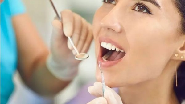 في اليوم العالمي لصحة الفم.. تعرف على أفضل طرق حماية الأسنان.. فيديو