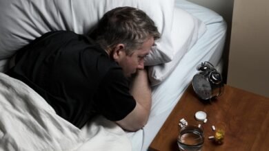 صورة الحرمان من النوم قد يجعل لقاح كوفيد-19 أقل فعالية