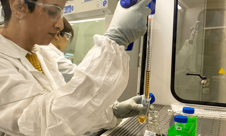 يتعاون علماء “سعودي فاكس" مع المختبر الرئيسي للعلوم البيولوجية في كاوست لتطوير علاجات الأجسام المضادة واللقاحات لمكافحة متلازمة الشرق الأوسط التنفسية (MERS) وجائحة فيروس كورونا (كوفيد-١٩).