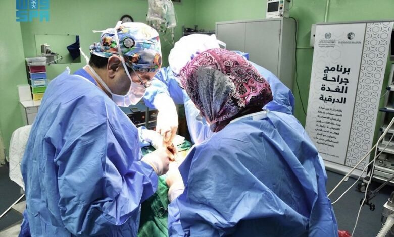مركز الملك سلمان للإغاثة والأعمال الإنسانية يدشن حملة طبية تطوعية لجراحة الغدة الدرقية بالمغربية