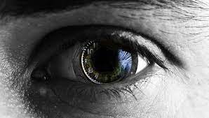 طبيب روسي: حالة العين يمكنها أن تكشف عن بعض الأمراض الخطيرة