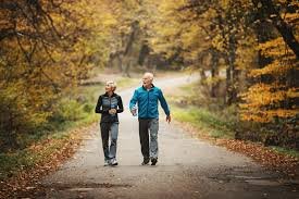 صورة المشي يضيف للإنسان أكثر من عقد إلى متوسط العمر المتوقع