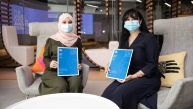 صورة طالبتان من الإمارات تبتكران حلًا لمساعدة ضعاف البصر وتفوزان بجائزة جيمس دايسون
