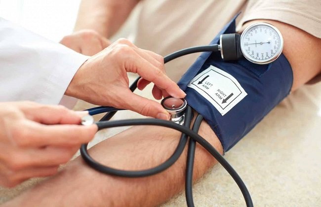 صورة دراسة: ارتفاع ضغط الدم في منتصف العمر يزيد من مخاطر الإصابة بالخرف