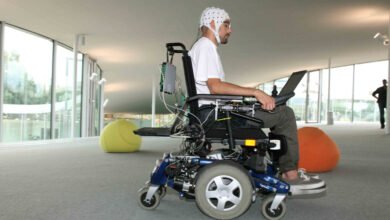 صورة هكذا يمكن أن يساعد الكرسي المتحرك الشخص المصاب بالشلل على اكتساب قدرة على الحركة