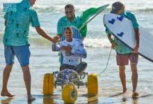 صورة “مهند المالكي” أول سعودي يمثل المملكة في بطولة العالم لركوب الأمواج لذوي الاحتياجات الخاصة